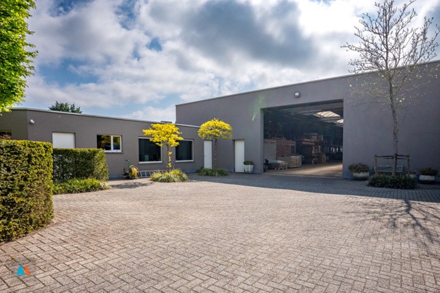 Magazijn met parkeergelegenheid 6