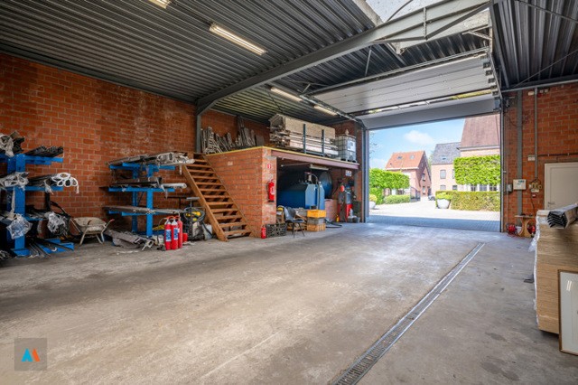 Magazijn met parkeergelegenheid 4