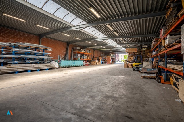 Magazijn met buitenopslag en parkeergelegenheid 3