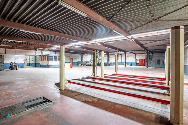 Garagebedrijf met woonst 16
