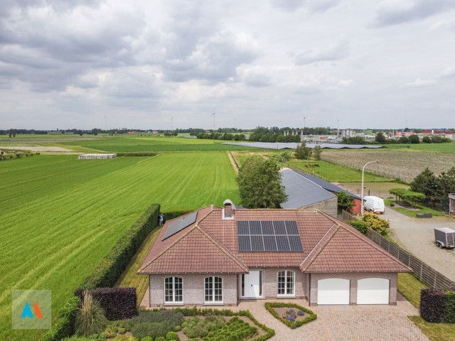Bedrijfswoning op en met landbouwgrond