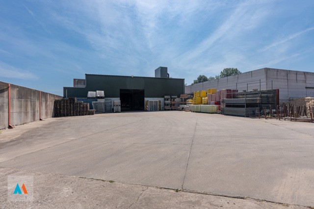 Veelzijdig KMO-gebouw 12