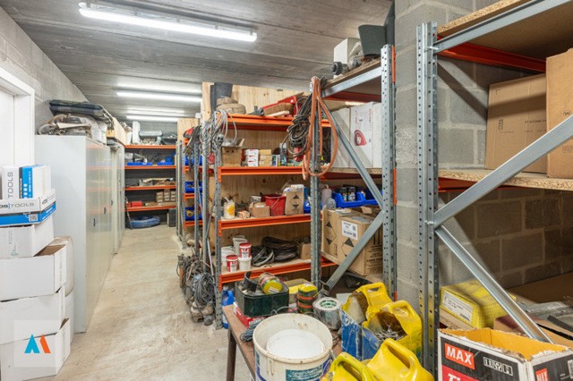 Veelzijdig KMO-gebouw 8