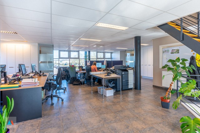 Modern Kantoorgebouw 15