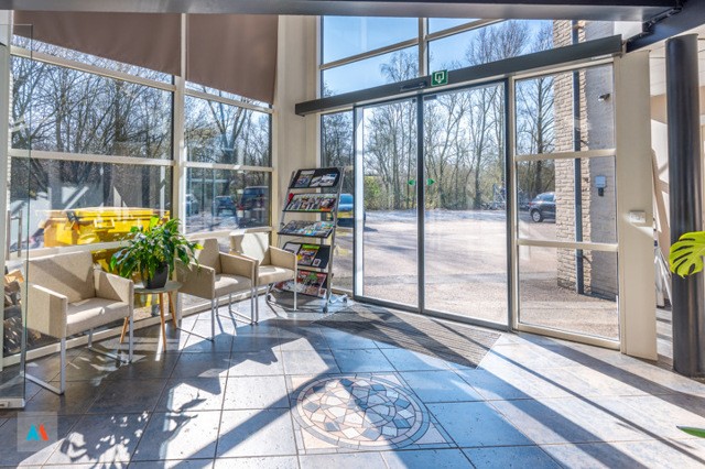 Modern Kantoorgebouw 3