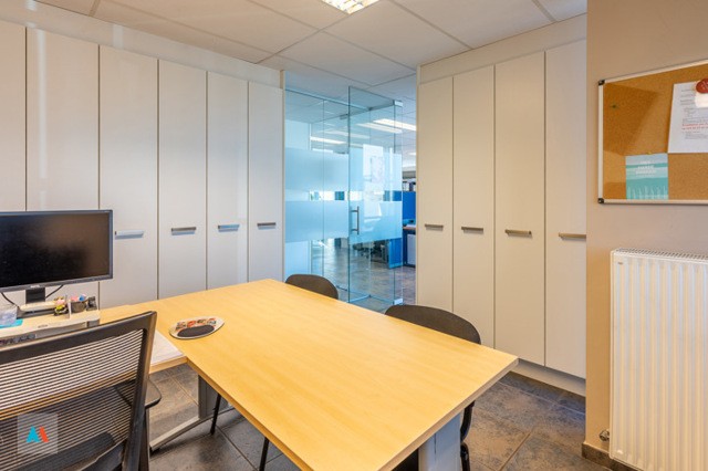 Modern Kantoorgebouw 13