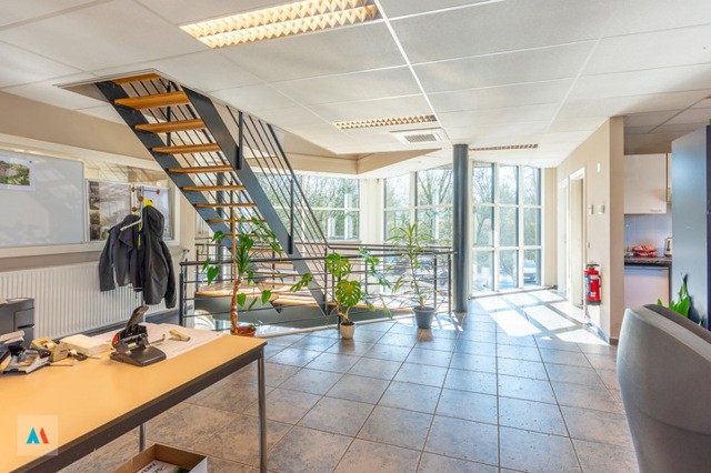 Modern Kantoorgebouw 14