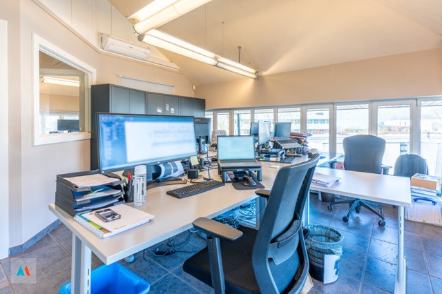 Modern Kantoorgebouw 16