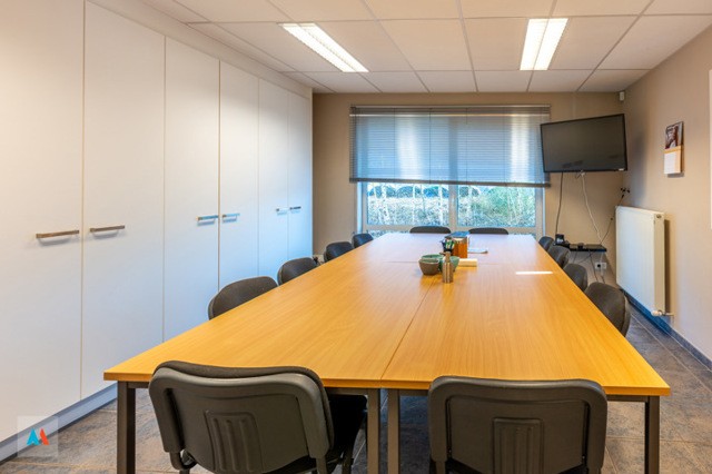 Modern Kantoorgebouw 9