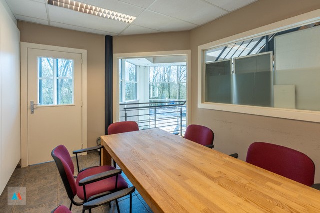 Modern Kantoorgebouw 12